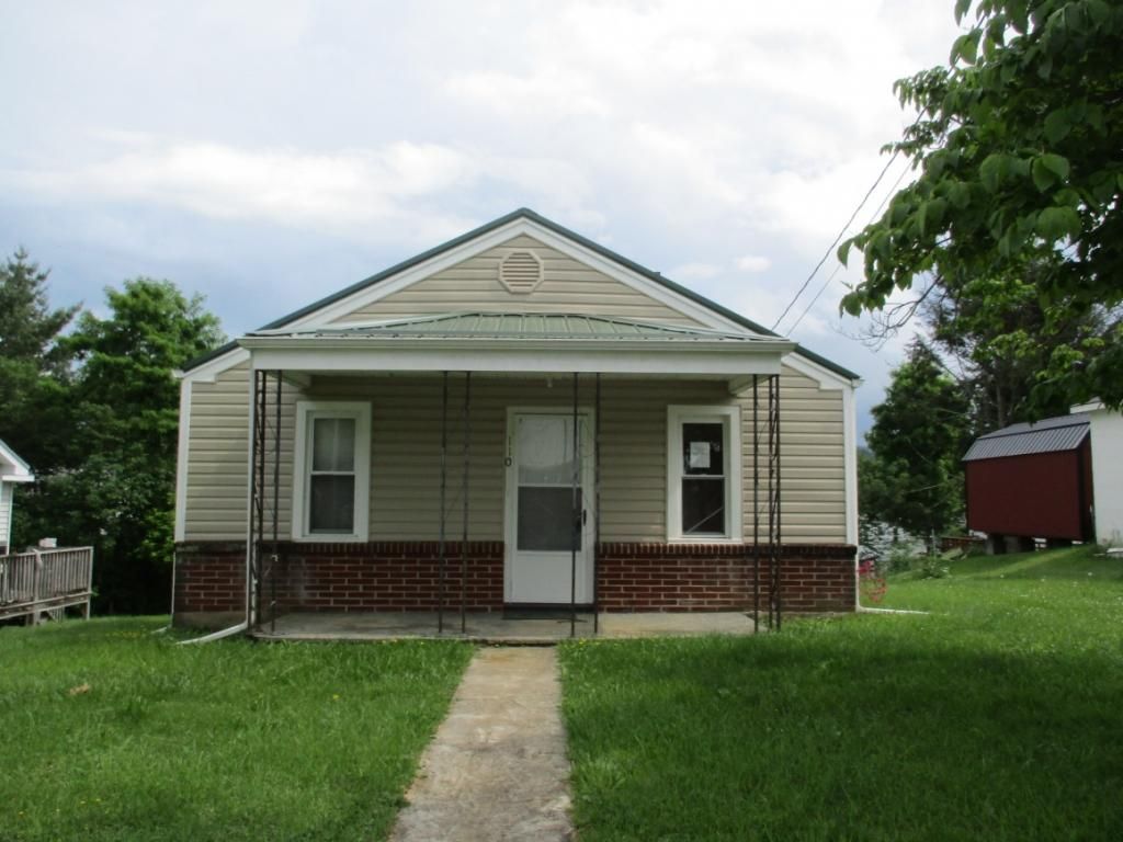 110 Wolfe Ave, Marion VA Foreclosure Property