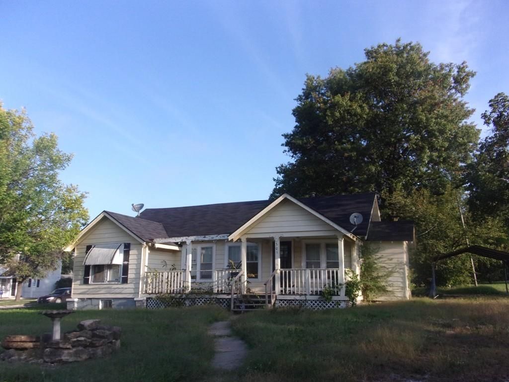301 N Gold St, Paola KS Foreclosure Property