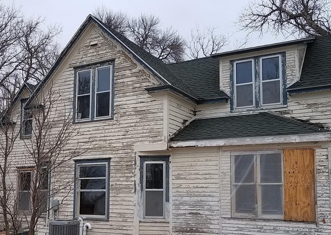 110 E Harry St, Castlewood SD Foreclosure Property