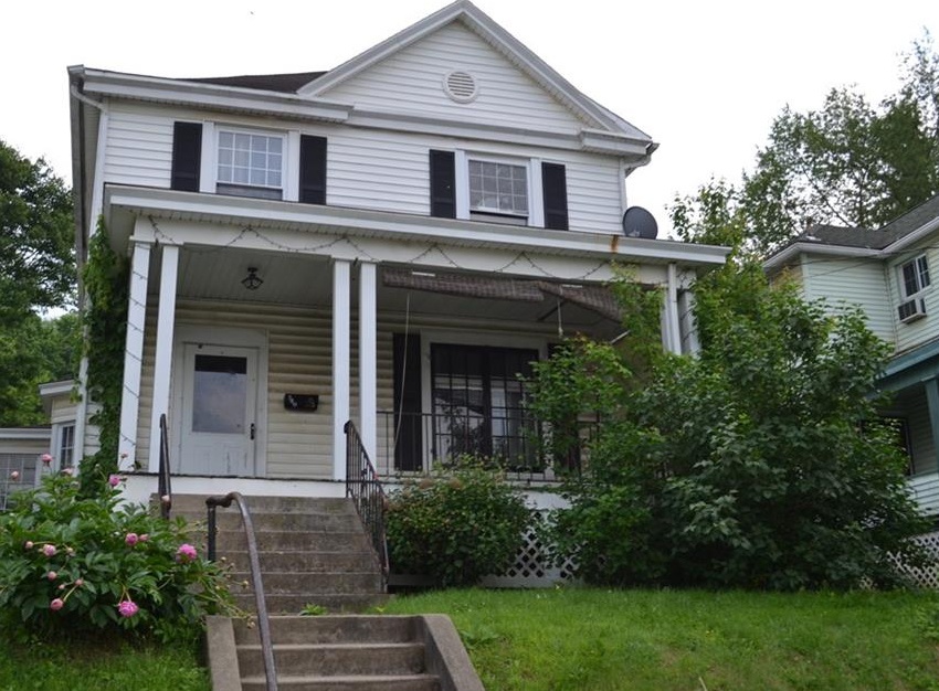540 Florida Ave, Chester WV Foreclosure Property