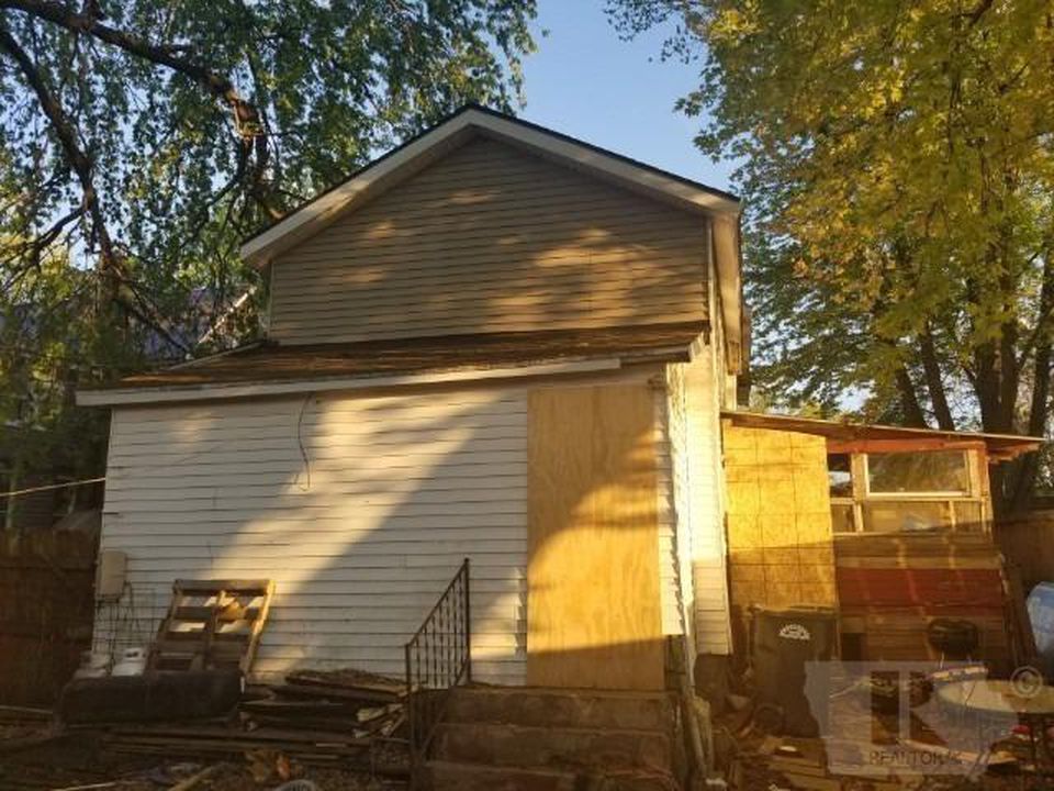 646 4th Ave S, Clinton IA Foreclosure Property