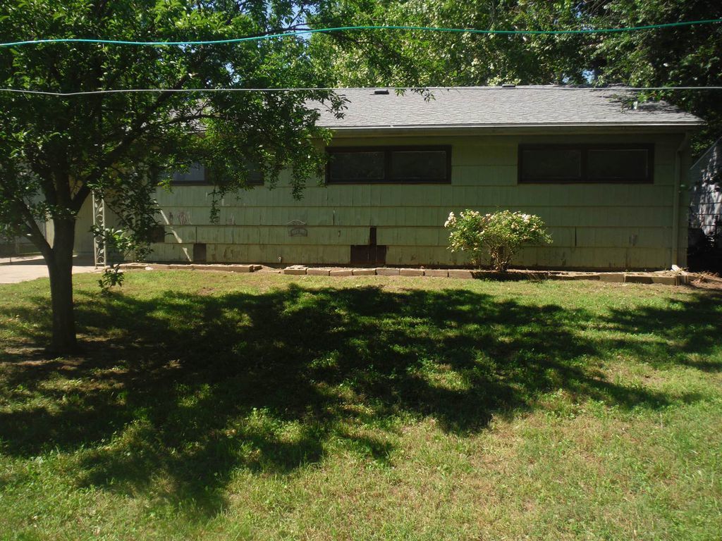 1529 Sw 24th St, Topeka KS Foreclosure Property