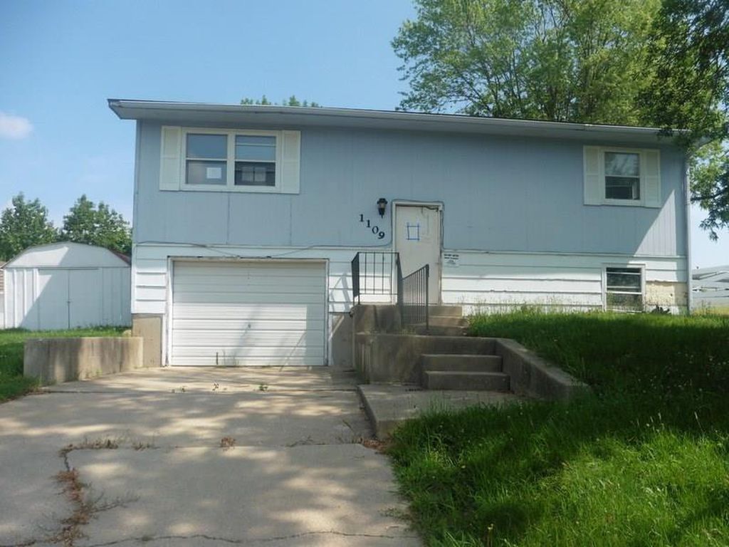 1109 W Ontario St, Centerville IA Foreclosure Property