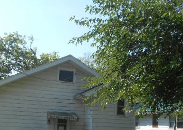 312 Center St, Waterloo IA Foreclosure Property
