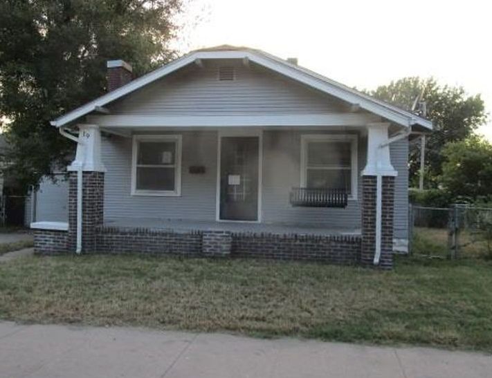 19 S Elm St, Hutchinson KS Foreclosure Property