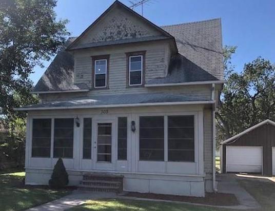 303 S 2nd St, Parkston SD Foreclosure Property