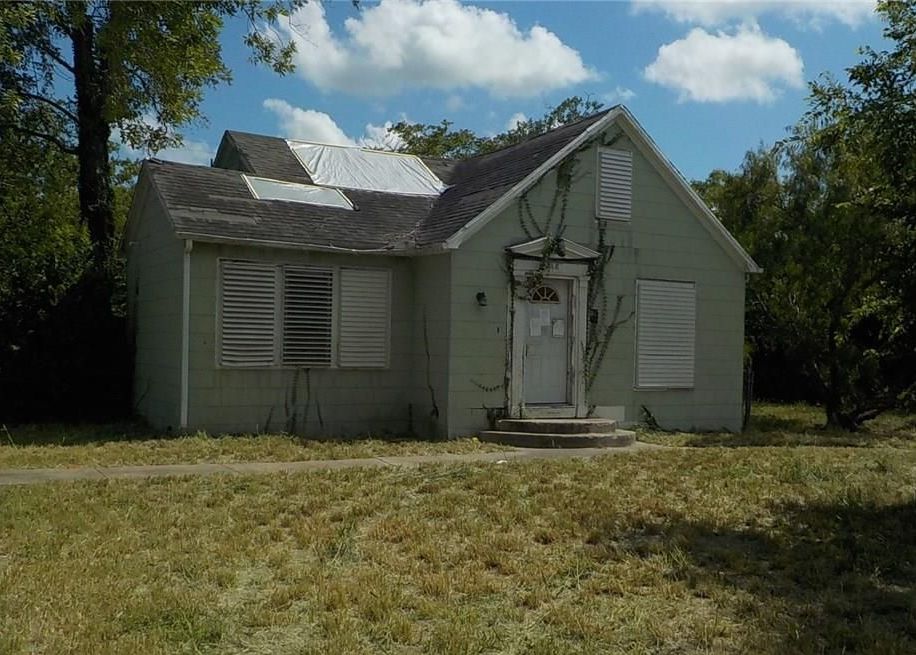 609 Johnson St, Woodsboro TX Foreclosure Property