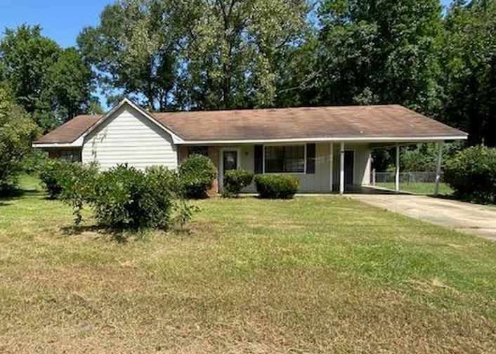 111 Tabor St, Starkville MS Foreclosure Property