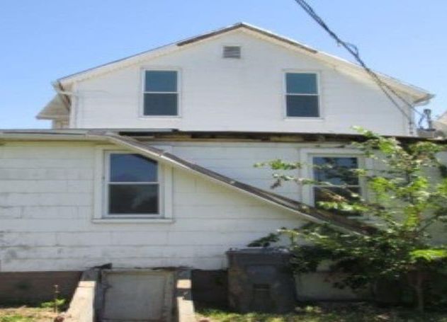 206 N 3rd St, Clinton IA Foreclosure Property