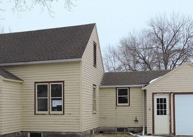 506 S 2nd St, Parkston SD Foreclosure Property