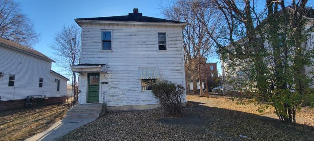 207 W Redwood St, Marshall MN Foreclosure Property