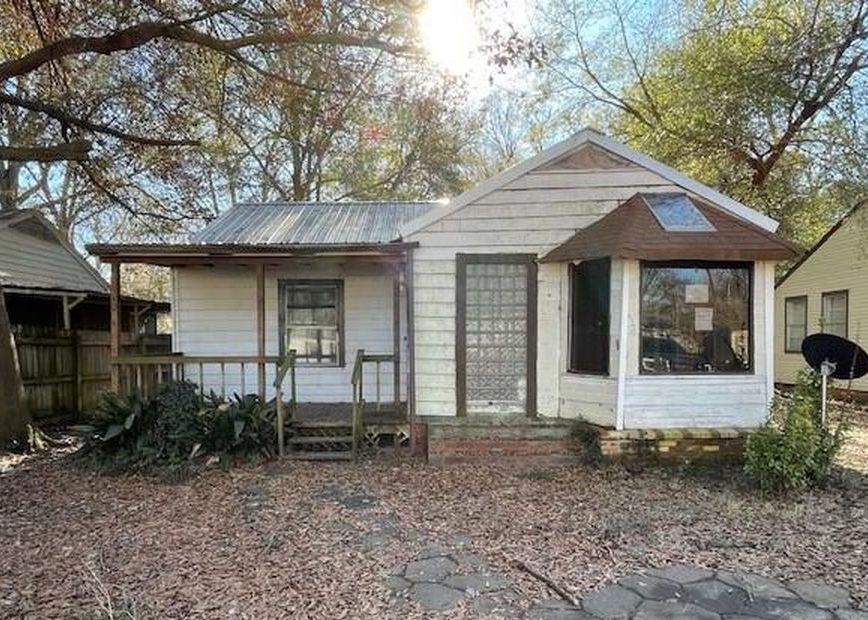 329 W Adams Ave, Greenwood MS Foreclosure Property
