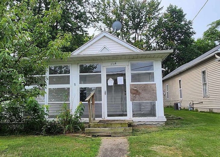 1128 1st St, Henderson KY Foreclosure Property