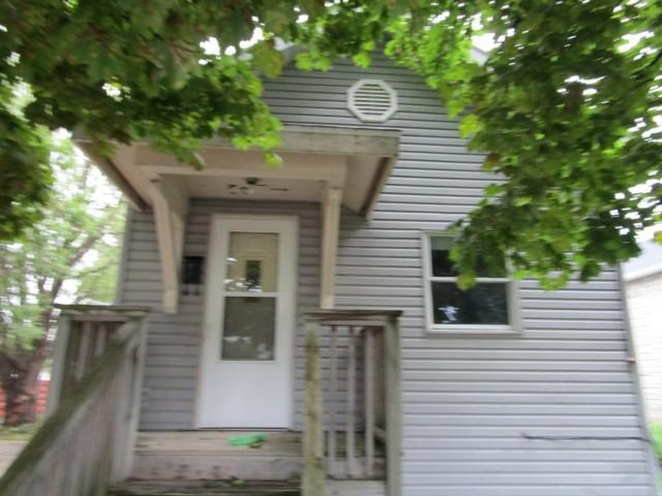 1338 S 20th St, Manitowoc WI Pre-foreclosure Property