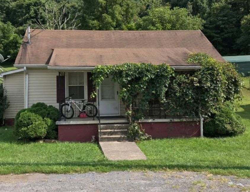 212 Buckeye St, Saltville VA Pre-foreclosure Property
