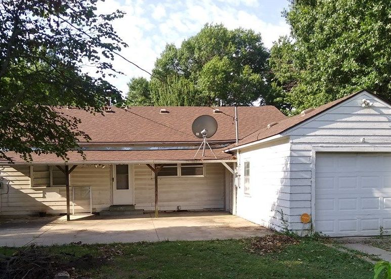 1104 W 5th St, Coffeyville KS Pre-foreclosure Property