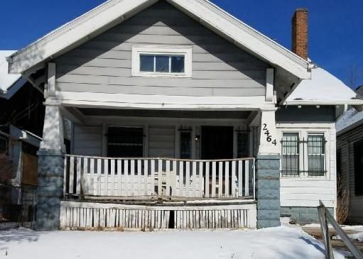 2464j W Auer Ave, Milwaukee WI Pre-foreclosure Property