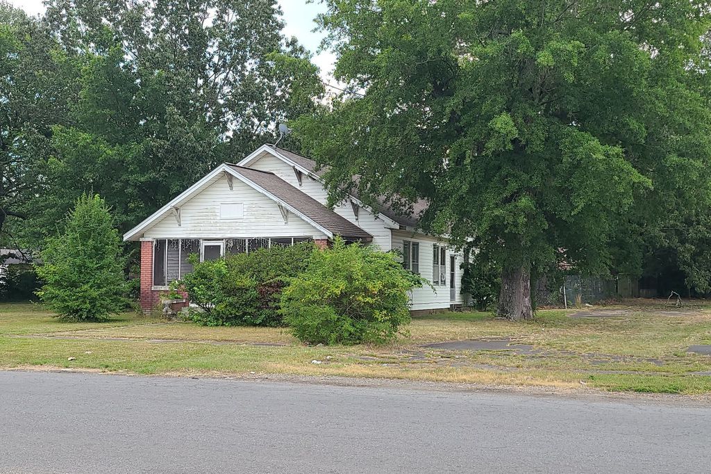 1018 W 26th Ave, Pine Bluff AR Pre-foreclosure Property