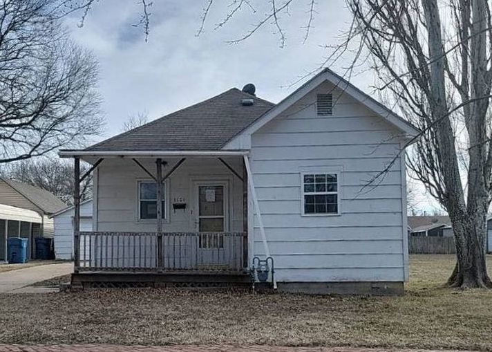 1101 W 2nd St, Coffeyville KS Pre-foreclosure Property
