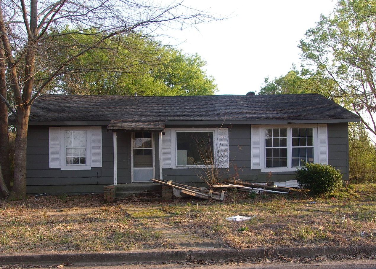 2510 5th Ave N, Columbus MS Pre-foreclosure Property