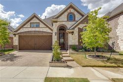  Pineview Dr, Euless