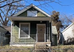 S 28th St, Louisville, KY Foreclosure Home