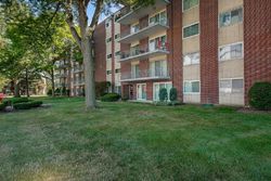  Maple Ave Apt 2c, Downers Grove